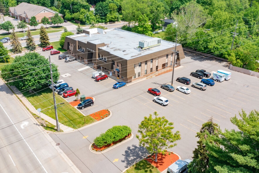 25882 Orchard Lake Rd, Farmington Hills, MI for lease - Building Photo - Image 2 of 8