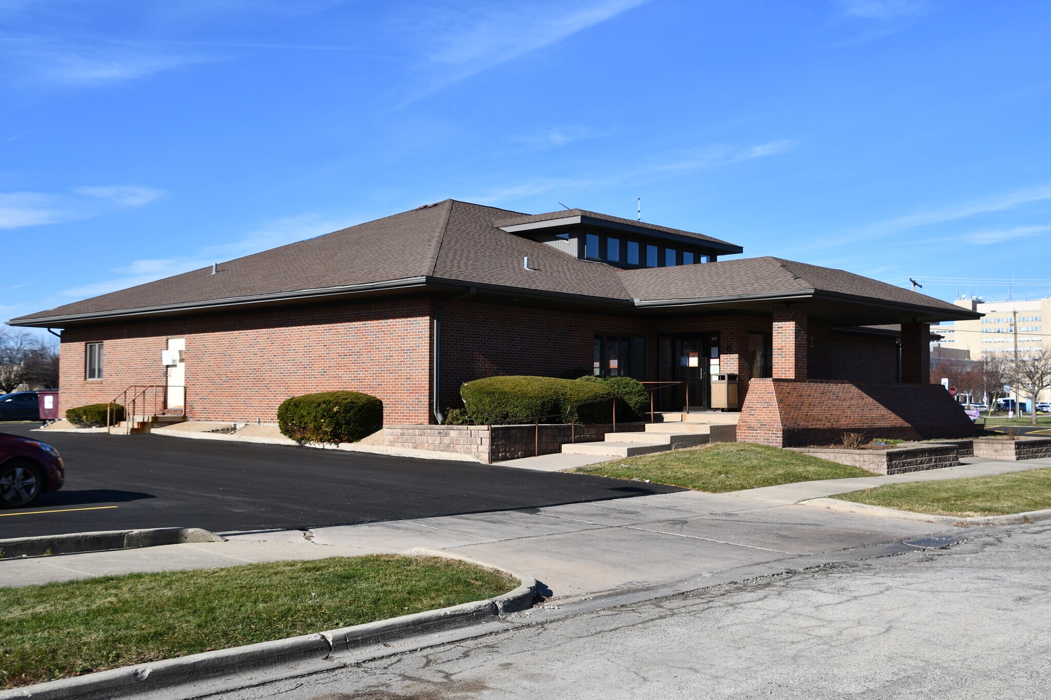 2 Uno Cir, Joliet, IL for sale Primary Photo- Image 1 of 1