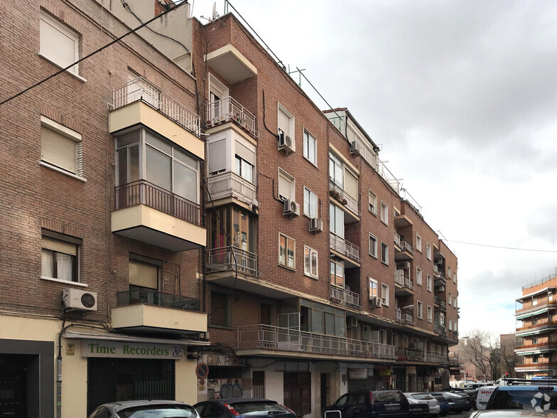 Calle De Enrique Fuentes, 23, Madrid, Madrid for lease - Building Photo - Image 2 of 2