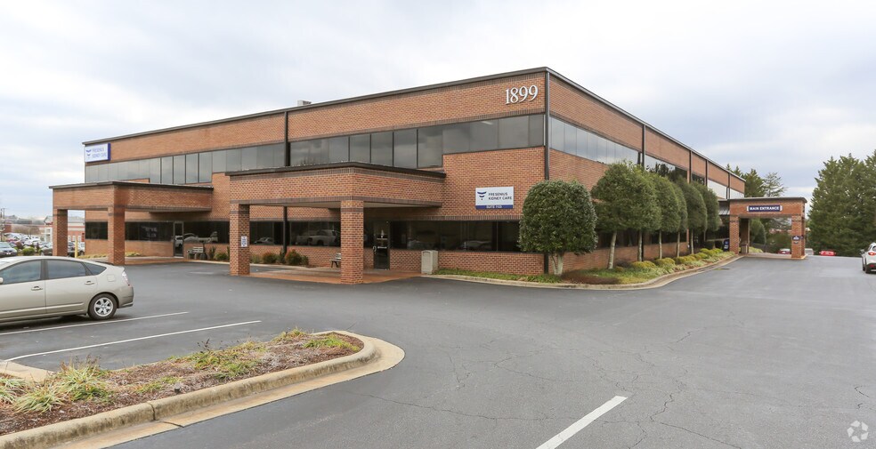 1899 Tate Blvd, Hickory, NC 28602 Eastway Plaza