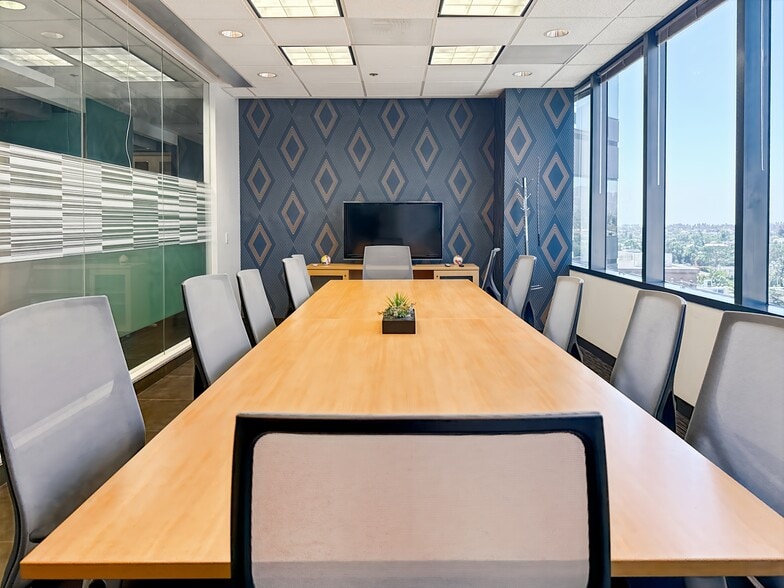 12100 Wilshire Blvd, Los Angeles, CA for lease - Interior Photo - Image 3 of 15