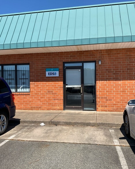 6132 Brookshire Blvd, Charlotte, NC for sale - Building Photo - Image 3 of 20