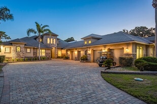 LIVE/WORK | MIXED-USE WATERFRONT ESTATE - Theater