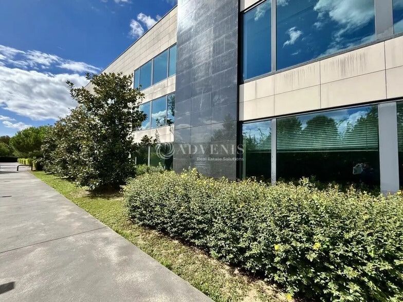 Office in Lieusaint for lease - Building Photo - Image 2 of 2