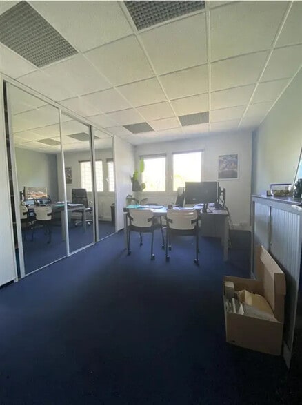 Office in Meudon for lease - Building Photo - Image 3 of 8