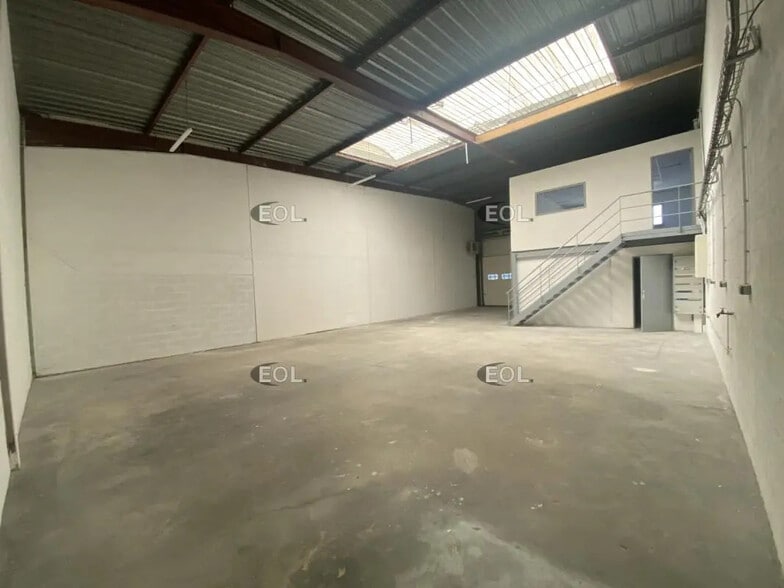 Industrial in Lisses for lease - Interior Photo - Image 2 of 4
