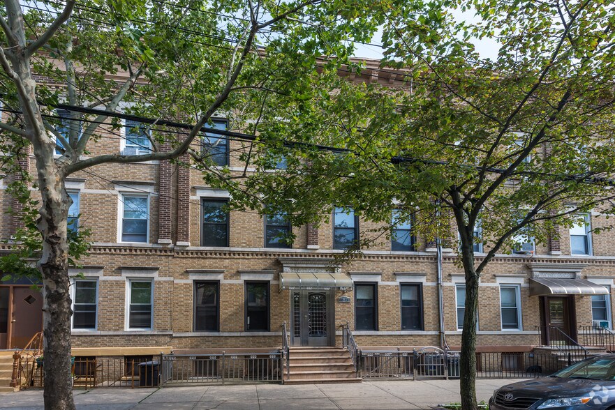 6076 71st Ave, Ridgewood, NY for sale - Primary Photo - Image 1 of 1