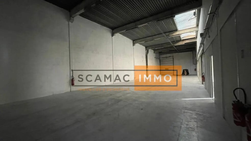 Industrial in Éragny for lease - Interior Photo - Image 3 of 8