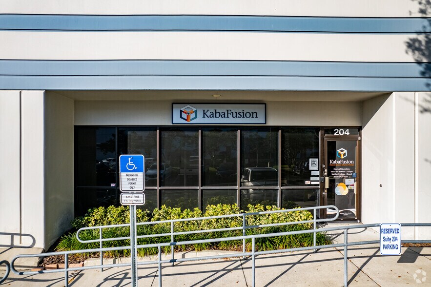 379 W Michigan St, Orlando, FL for lease - Building Photo - Image 3 of 7