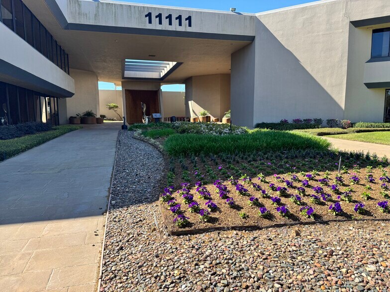 11111 Wilcrest Green Dr, Houston, TX for lease - Building Photo - Image 1 of 7