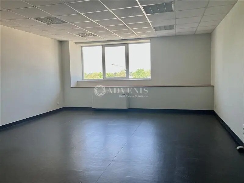 Office in Bourges for lease Interior Photo- Image 1 of 3