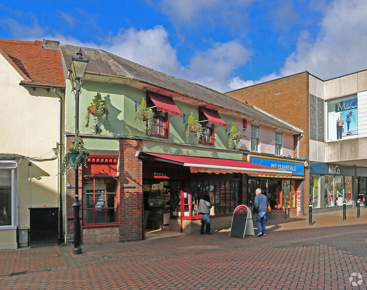 46-46A High St, Chesham for lease - Primary Photo - Image 1 of 2