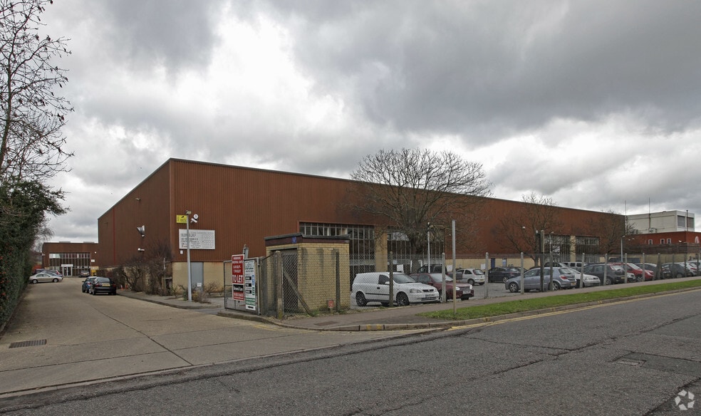 1-4 Cartwright Rd, Stevenage for lease - Primary Photo - Image 1 of 2