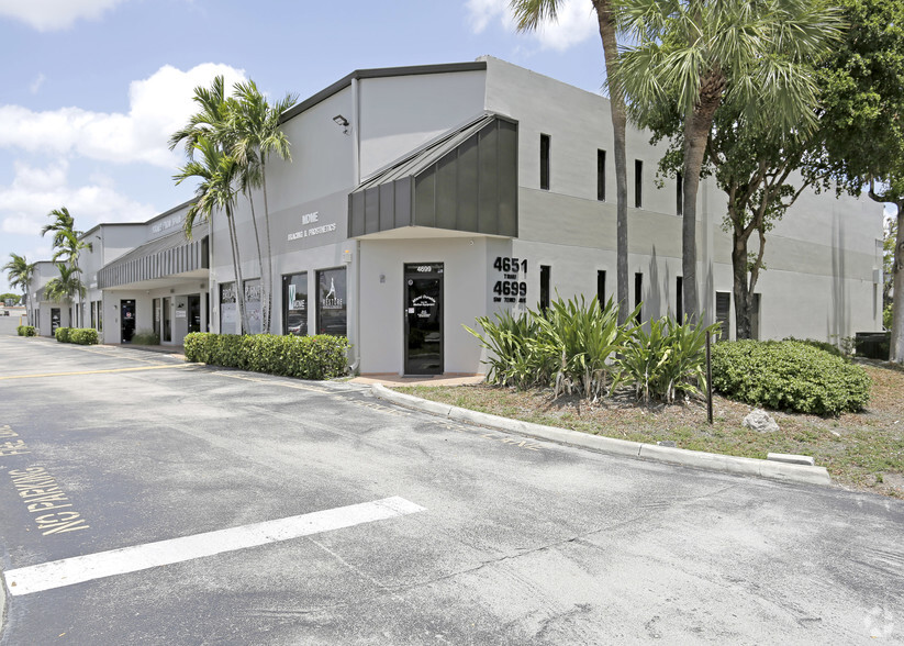 4651-4699 SW 72nd Ave, Miami, FL for lease - Primary Photo - Image 1 of 3