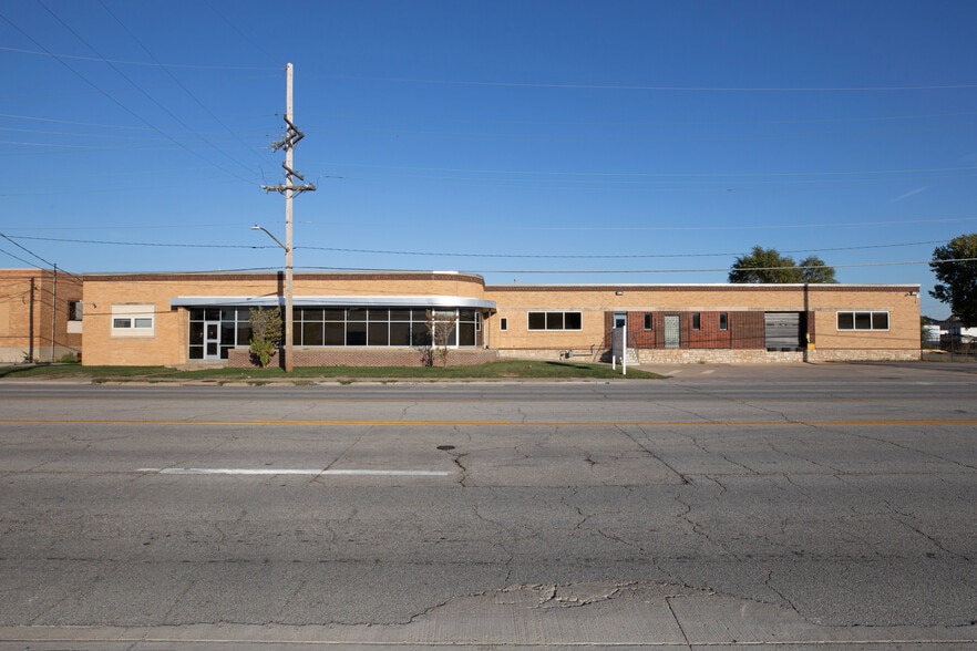 3241 N 7th Street Trfy, Kansas City, KS for lease - Building Photo - Image 2 of 3