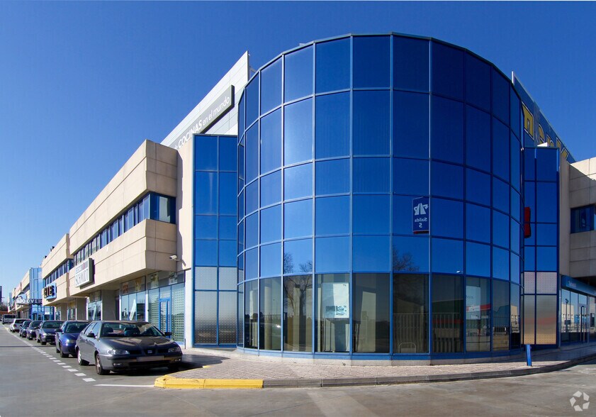 Calle Puerto de la Morcuera, 13, Leganés, Madrid for lease - Building Photo - Image 2 of 7