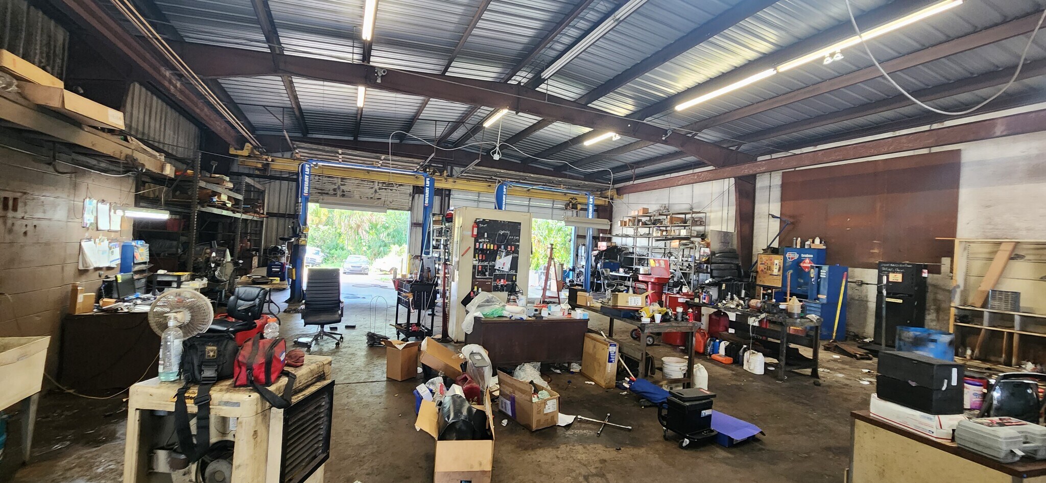 7901 N Florida Ave, Tampa, FL 33604 BOND AUTO SALES