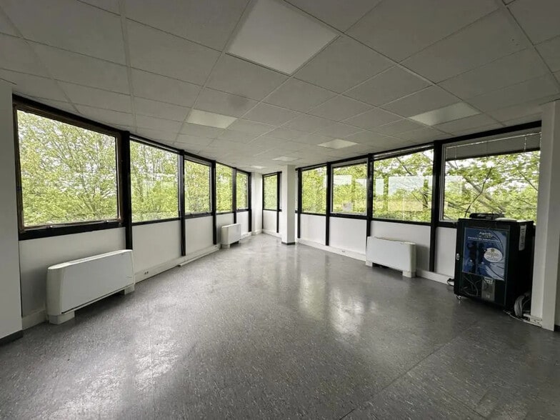 Office in Labège for lease - Interior Photo - Image 3 of 6