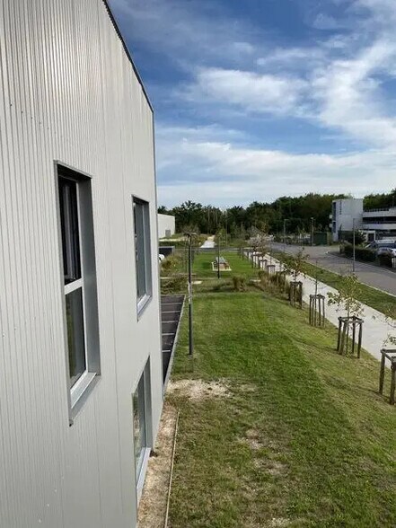 Office in Mérignac for lease - Building Photo - Image 3 of 12