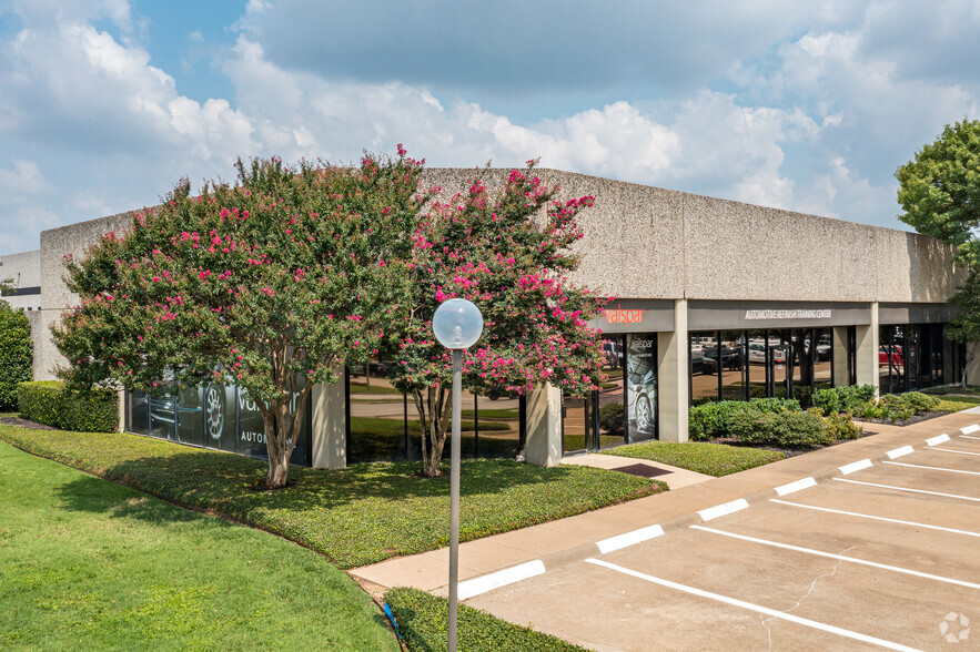 1517 W Carrier Pky, Grand Prairie, TX for lease - Building Photo - Image 1 of 14