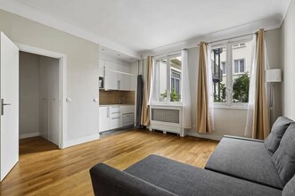 Office in Paris for lease Interior Photo- Image 2 of 6