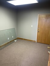 108 3rd St, Des Moines, IA for lease Interior Photo- Image 2 of 6