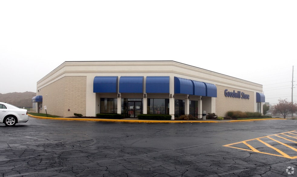 5046-5210 W Pike Plaza Rd, Indianapolis, IN for lease - Primary Photo - Image 3 of 5