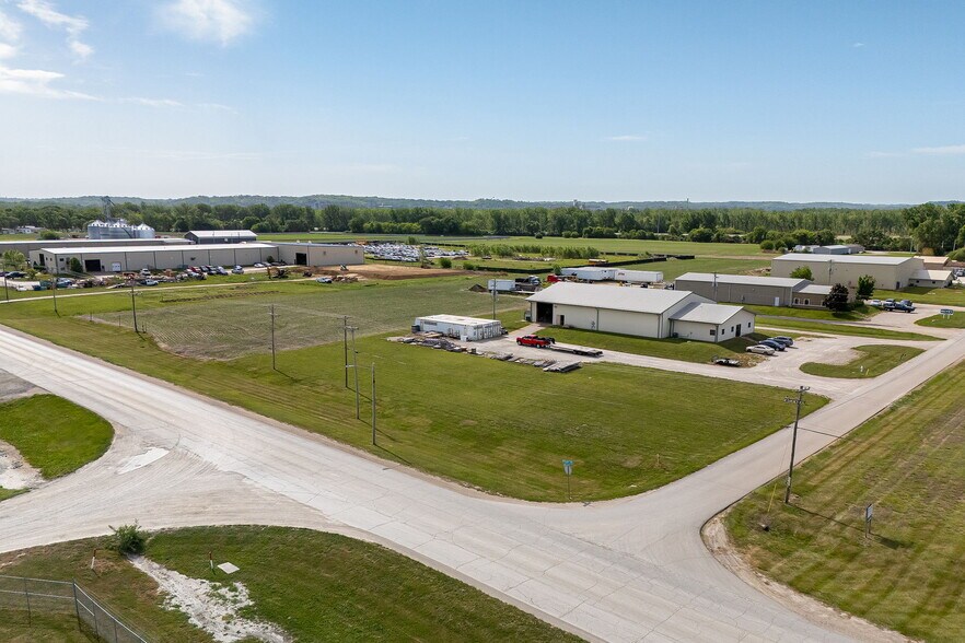 801 Woodsdale Rd, Elwood, KS for sale - Building Photo - Image 3 of 27