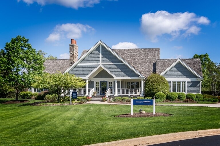 101 S Wynstone Park Dr, North Barrington, IL 60010