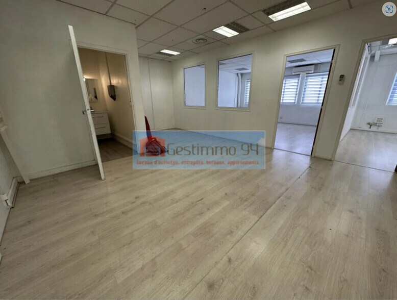 Office in Neuilly-sur-Marne for lease - Interior Photo - Image 1 of 8
