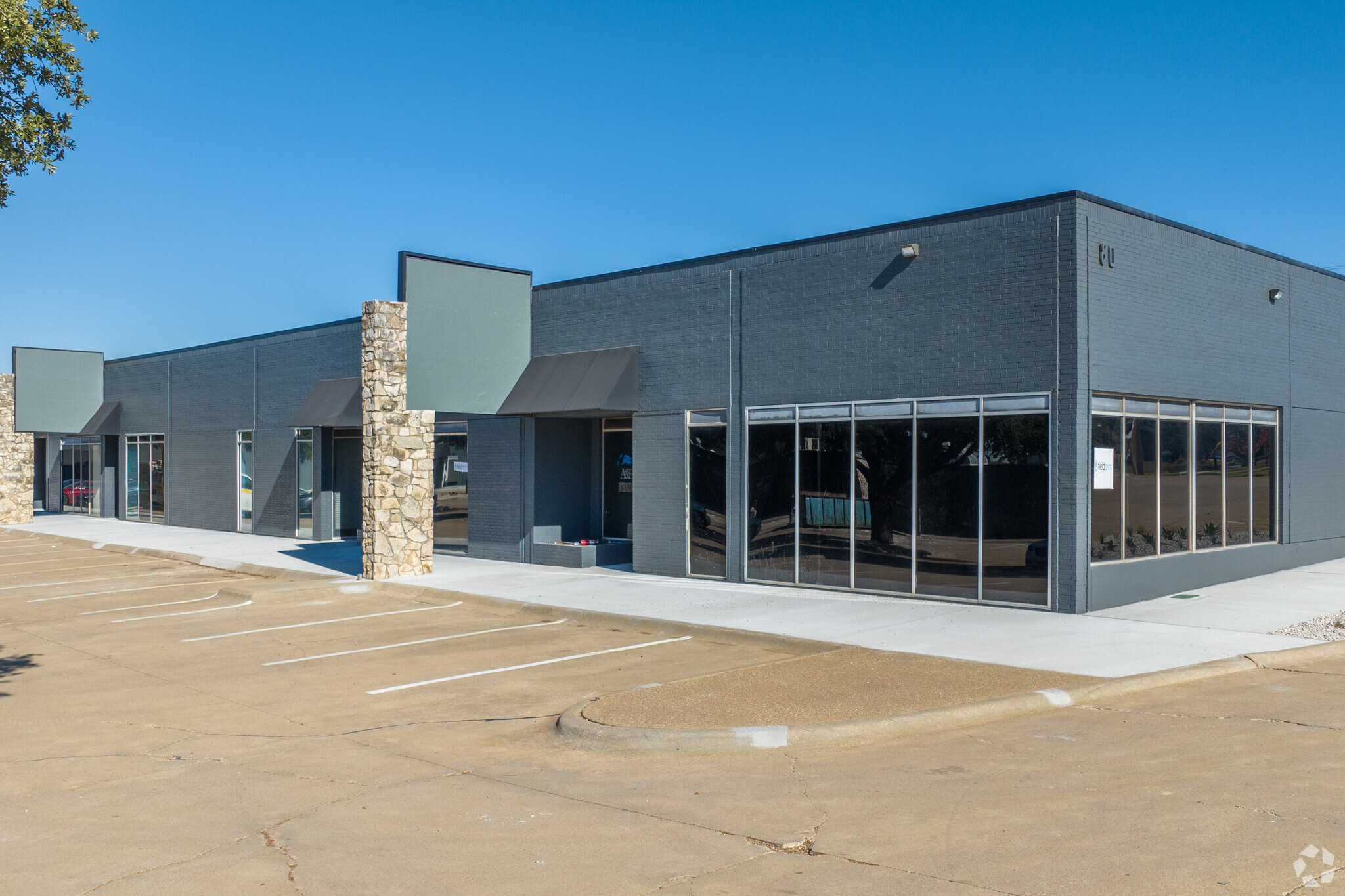 803-805 Avenue H E, Arlington, TX for lease Building Photo- Image 1 of 14