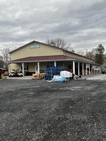 35 W Pennsylvania Ave, Walkersville, MD for lease - Building Photo - Image 1 of 15