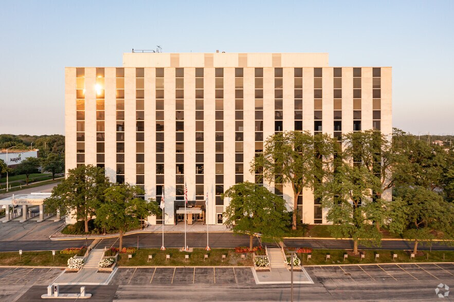 8501 W Higgins Rd, Chicago, IL for lease - Building Photo - Image 2 of 5