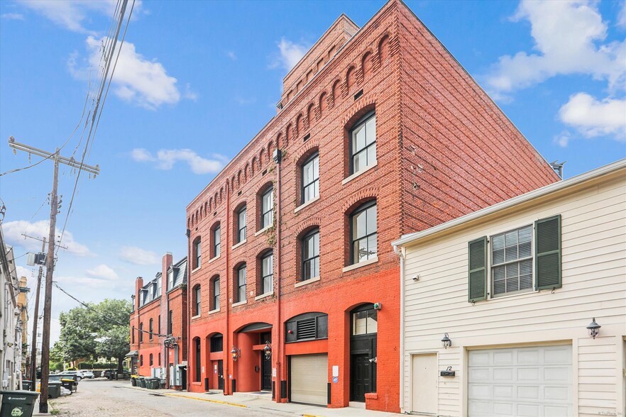 2 E Perry Ln, Savannah, GA for sale - Building Photo - Image 3 of 6