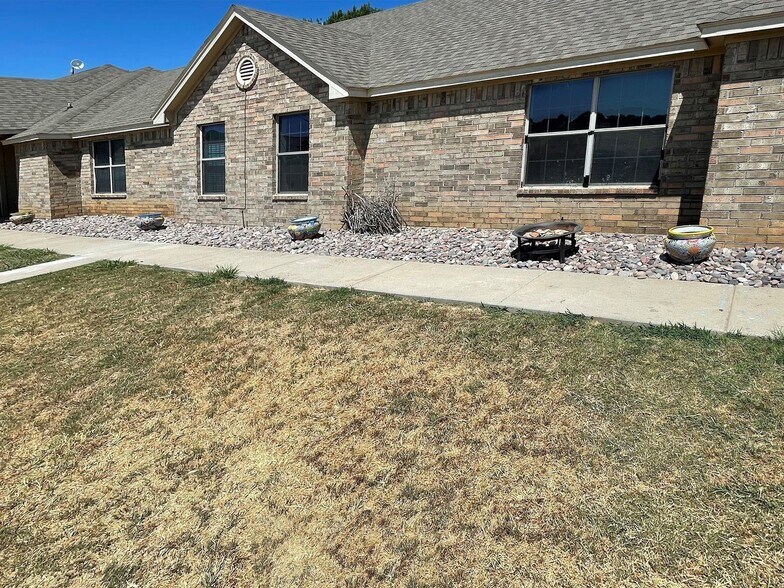 141 Lindas Creek Ln, Weatherford, TX for sale - Primary Photo - Image 1 of 54