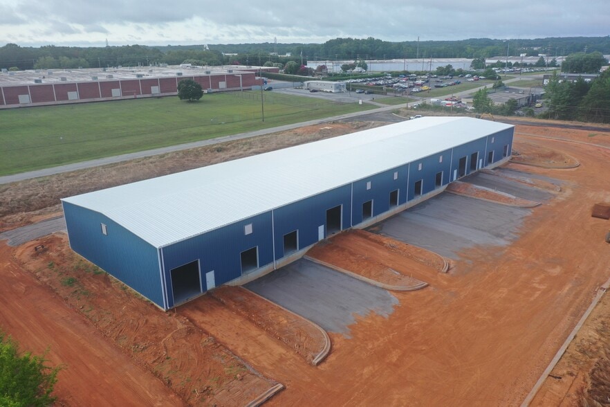 000 Osage Dr, Greenville, SC for lease - Building Photo - Image 2 of 7