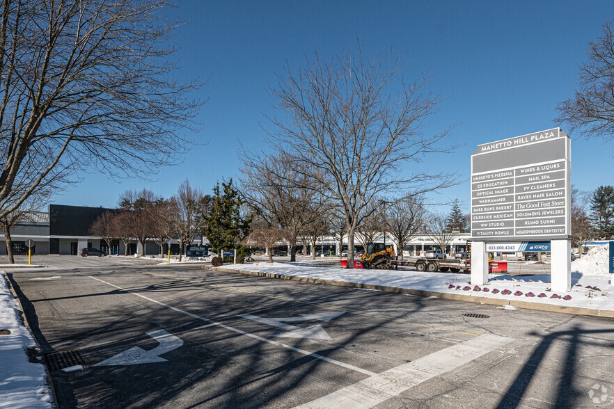 6-52 Manetto Hill Rd, Plainview, NY for lease - Building Photo - Image 2 of 5