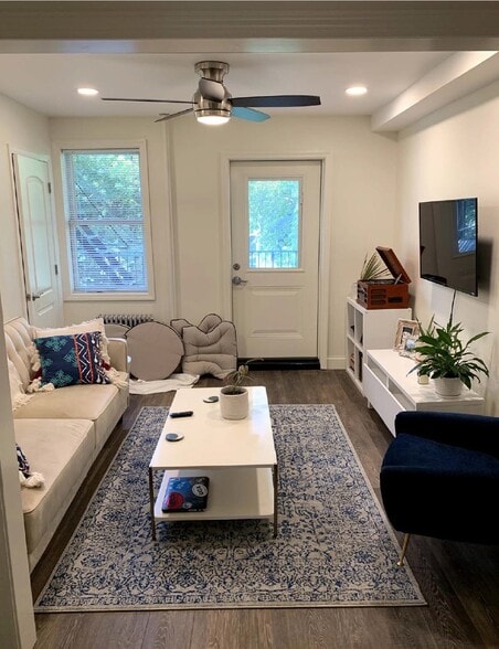 176 N 8th St, Brooklyn, NY for sale - Interior Photo - Image 2 of 8