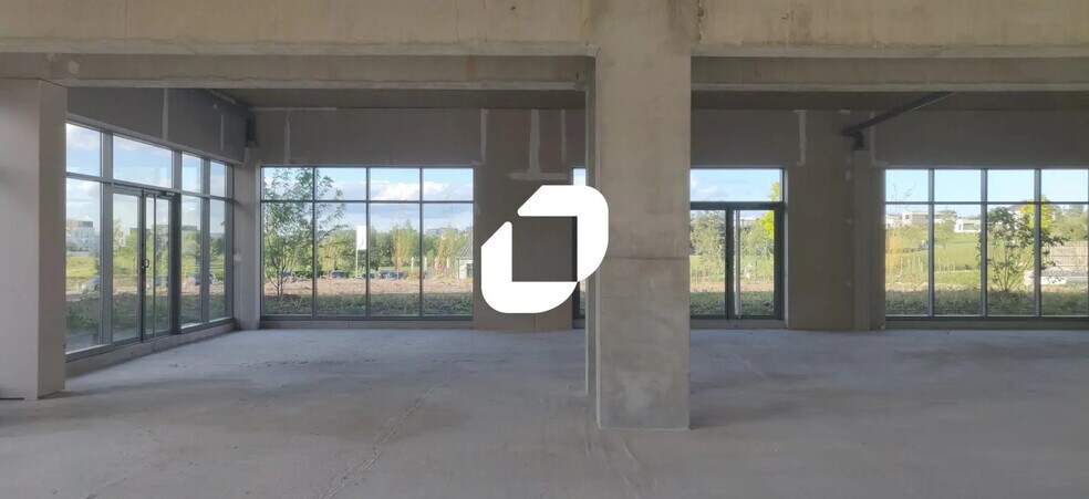 Retail in Bezannes for lease - Building Photo - Image 1 of 3