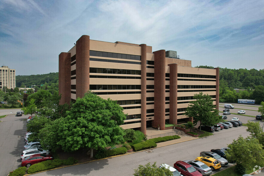 1000 Cliff Mine Rd, Pittsburgh, PA for lease - Building Photo - Image 2 of 6