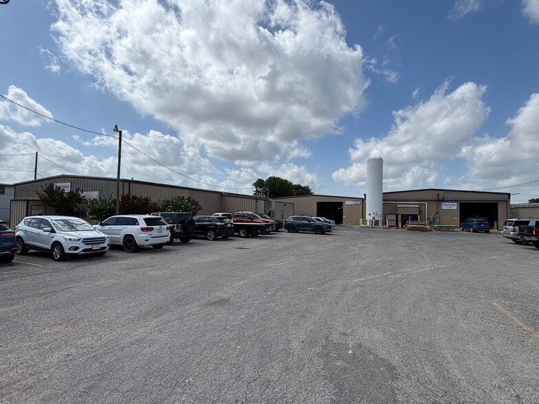 2251 Rudeloff Rd, Seguin, TX for sale - Primary Photo - Image 1 of 4