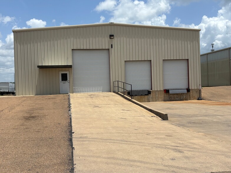 307 Walker Cir, Richland, MS for lease - Building Photo - Image 1 of 3