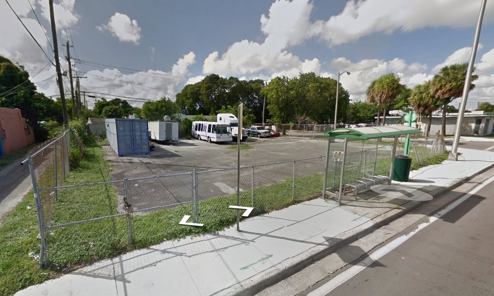 700 NW 48th St, Miami, FL for lease - Primary Photo - Image 1 of 3