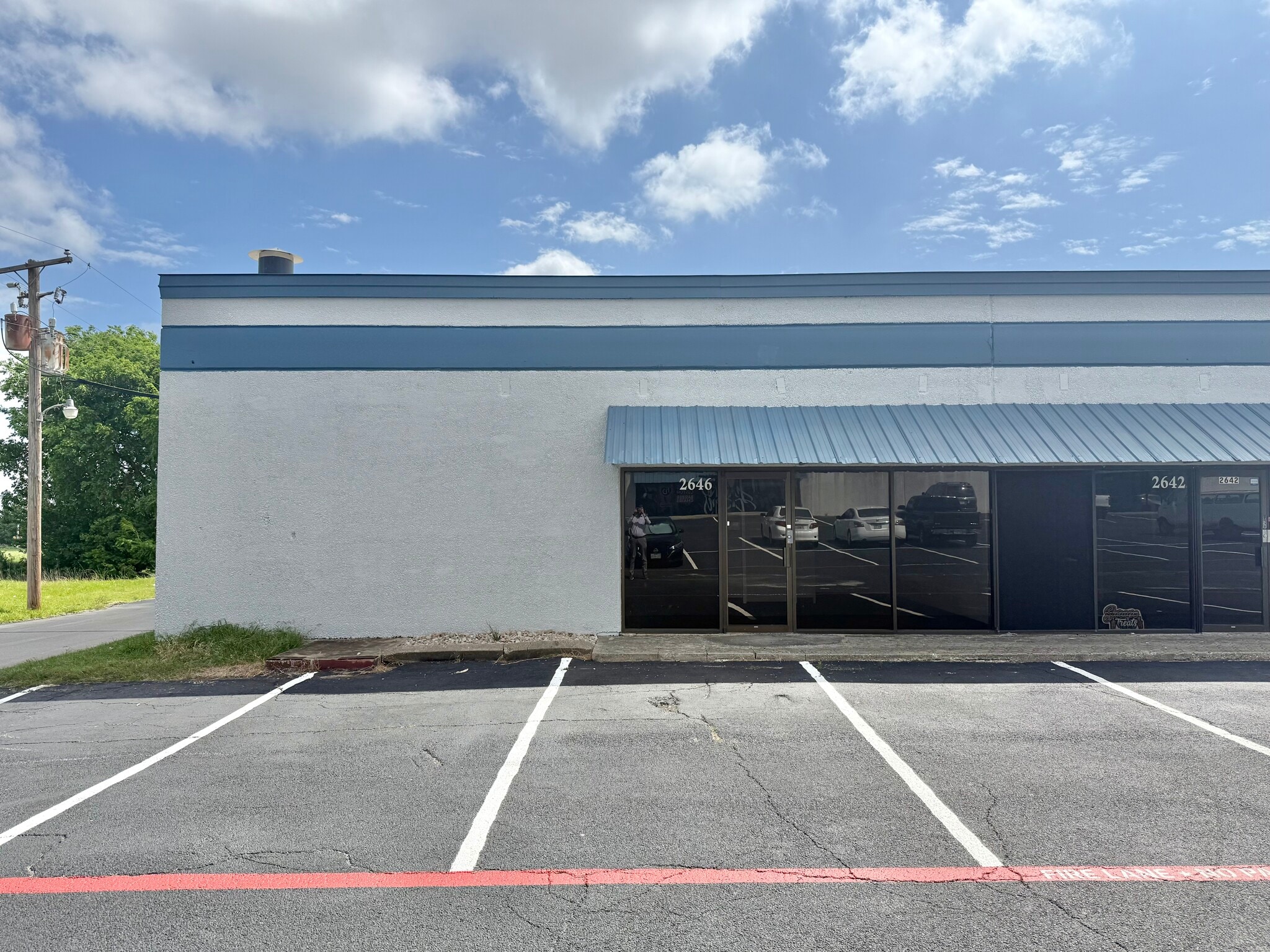 2601-2621 Aero Dr, Grand Prairie, TX for lease Building Photo- Image 1 of 6