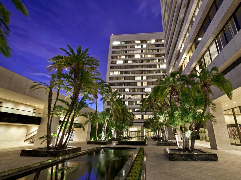 11100 Santa Monica Blvd, Los Angeles, CA for lease - Building Photo - Image 3 of 8