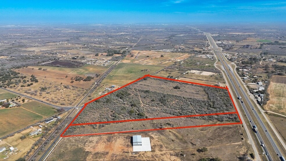 17963 Interstate 35 Access Rd, Lytle, TX for sale - Building Photo - Image 1 of 9