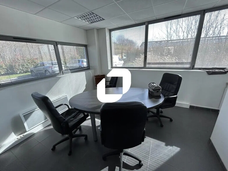 Office in Tigery for lease - Interior Photo - Image 3 of 5