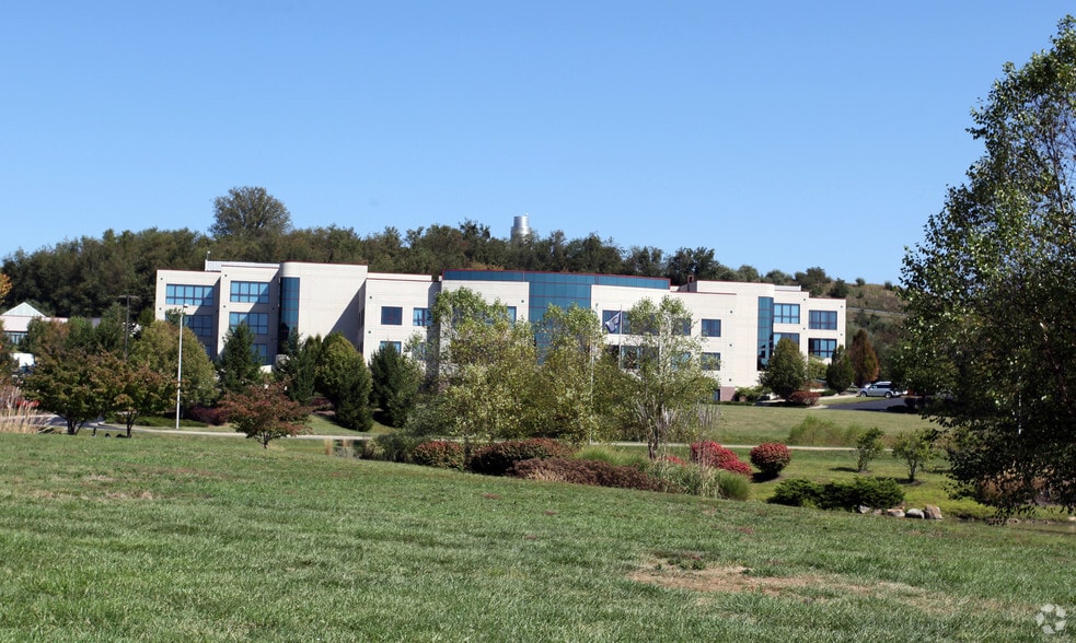 1000 Technology Dr, Fairmont, WV for lease - Primary Photo - Image 1 of 19