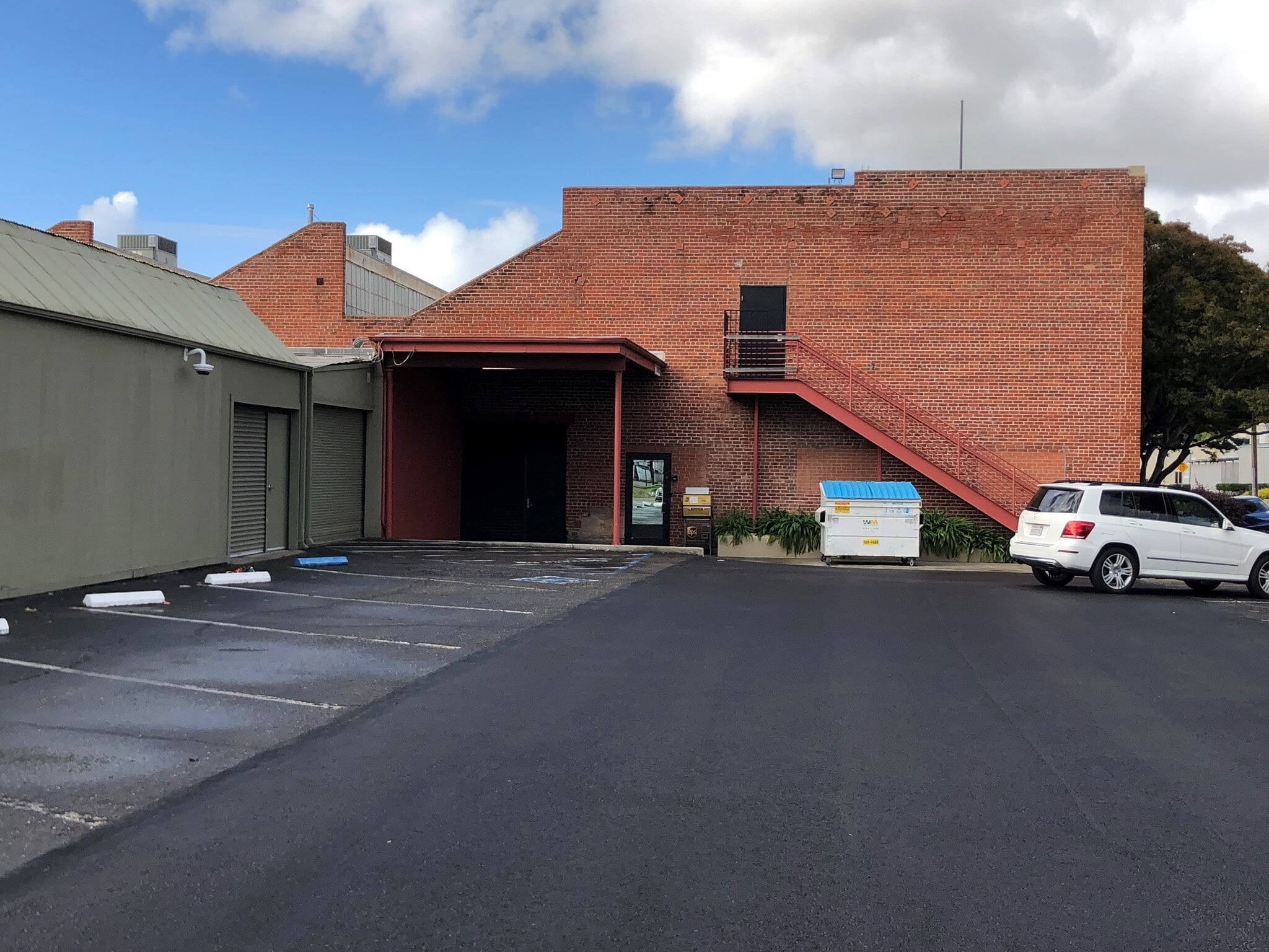 2111 Livingston St, Oakland, CA for lease Interior Photo- Image 1 of 10