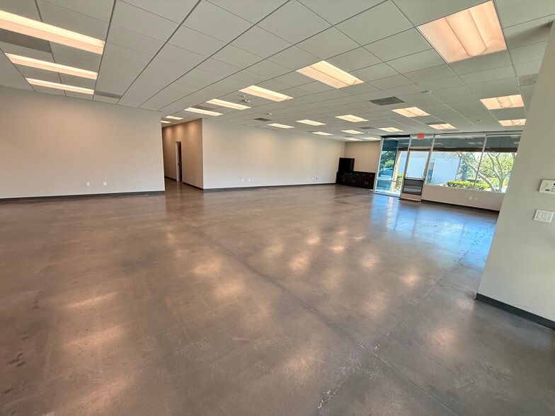 9350 Eton Ave, Chatsworth, CA for sale - Building Photo - Image 3 of 10